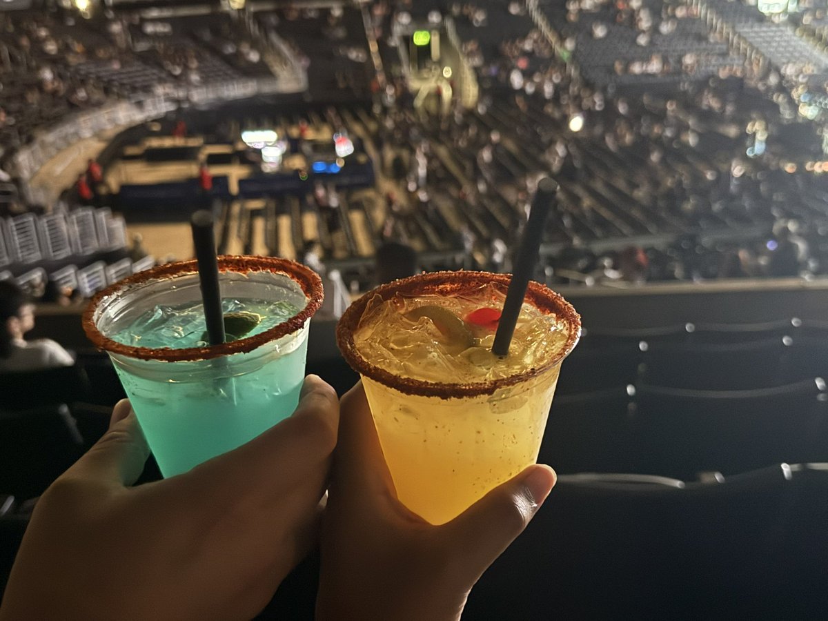 savelarde's tweet photo. Mocktails and compression socks https://t.co/cpUWpgzpq7