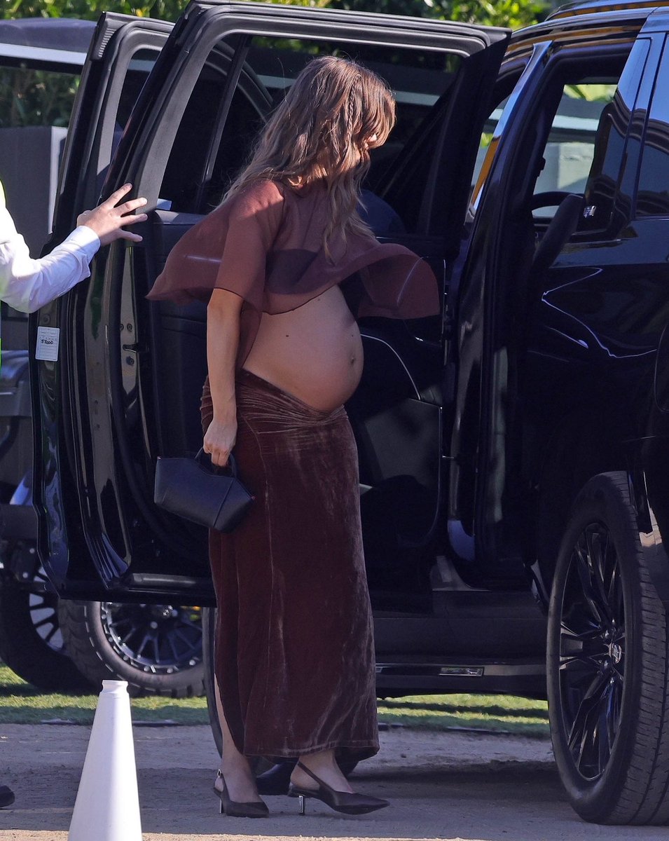 leclercsixteen's tweet photo. E quando a barriga da * ficar assim! 😭🥹 https://t.co/b5GuCj4Otx