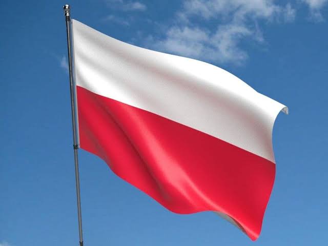 World_Insights1's tweet photo. 🇵🇱 Mosques in Poland

1945 → 🇵🇱 2
1950 → 🇵🇱 2
1955 → 🇵🇱 2
1960 → 🇵🇱 2
1965 → 🇵🇱 2
1970 → 🇵🇱 2
1975 → 🇵🇱 2
1980 → 🇵🇱 2
1985 → 🇵🇱 2
1990 → 🇵🇱 3
1995 → 🇵🇱 4
2000 → 🇵🇱 5
2005 → 🇵🇱 7
2010 → 🇵🇱 10
2015 → 🇵🇱 15
2020 → 🇵🇱 22
2025 → 🇵🇱 40+

Source: Muslim Religious Union in the Republic of Poland, academic studies on Islam in Poland, Polish Muslim community reports, and mosque directories.