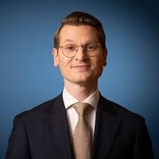 EelcoHoecke's tweet photo. Oprechte vraag: wie is er volgens u gevaarlijker voor de toekomst van Nederland? Landbouwminister van Essen of Poetin? Ik hoor het graag van u! https://t.co/zzxUP47HQe