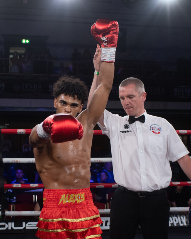 NeilsonBoxing's tweet photo. Alexis Sol stops his opponent in 40 seconds 💥💥💥
ㅤ
WATCH IT LIVE - https://t.co/sDB67BLGGs
ㅤ
#NeilsonBoxing #TM14Promotions #FirstStrike #Knockout https://t.co/gsnAZ8uChK