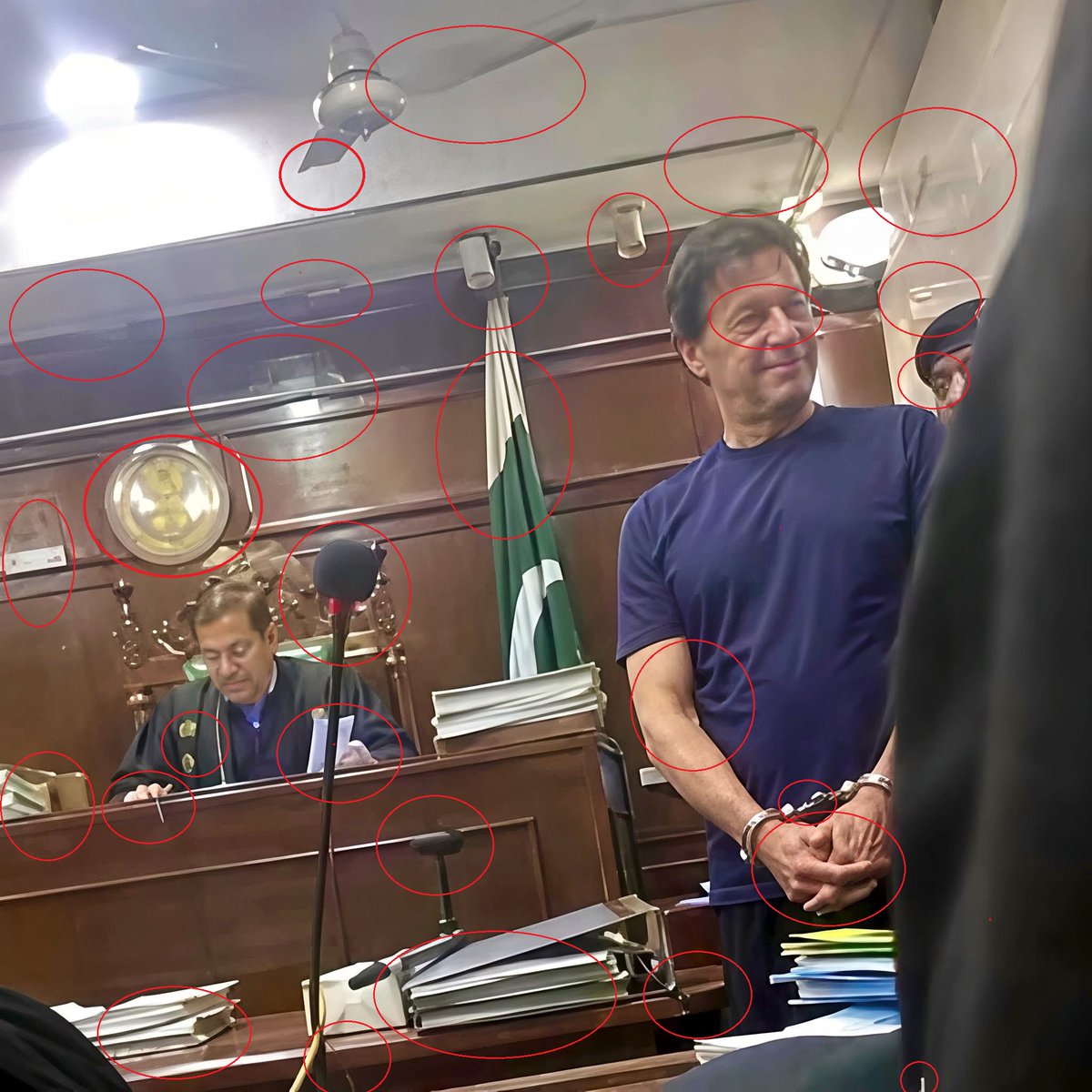 SaadQMS's tweet photo. @iSahib_ ایک نہیں ایک ہزار غلطیاں جو اس  تصویر میں یہ بتاتی ہیں کہ یہ شدید AI جنریٹڈ ہے آپ خود بھی دیکھتے جائیں اور پٹواریوں پر لعنت بھیجتے جائیں۔۔۔ 🖐️ https://t.co/rAYta2poHo