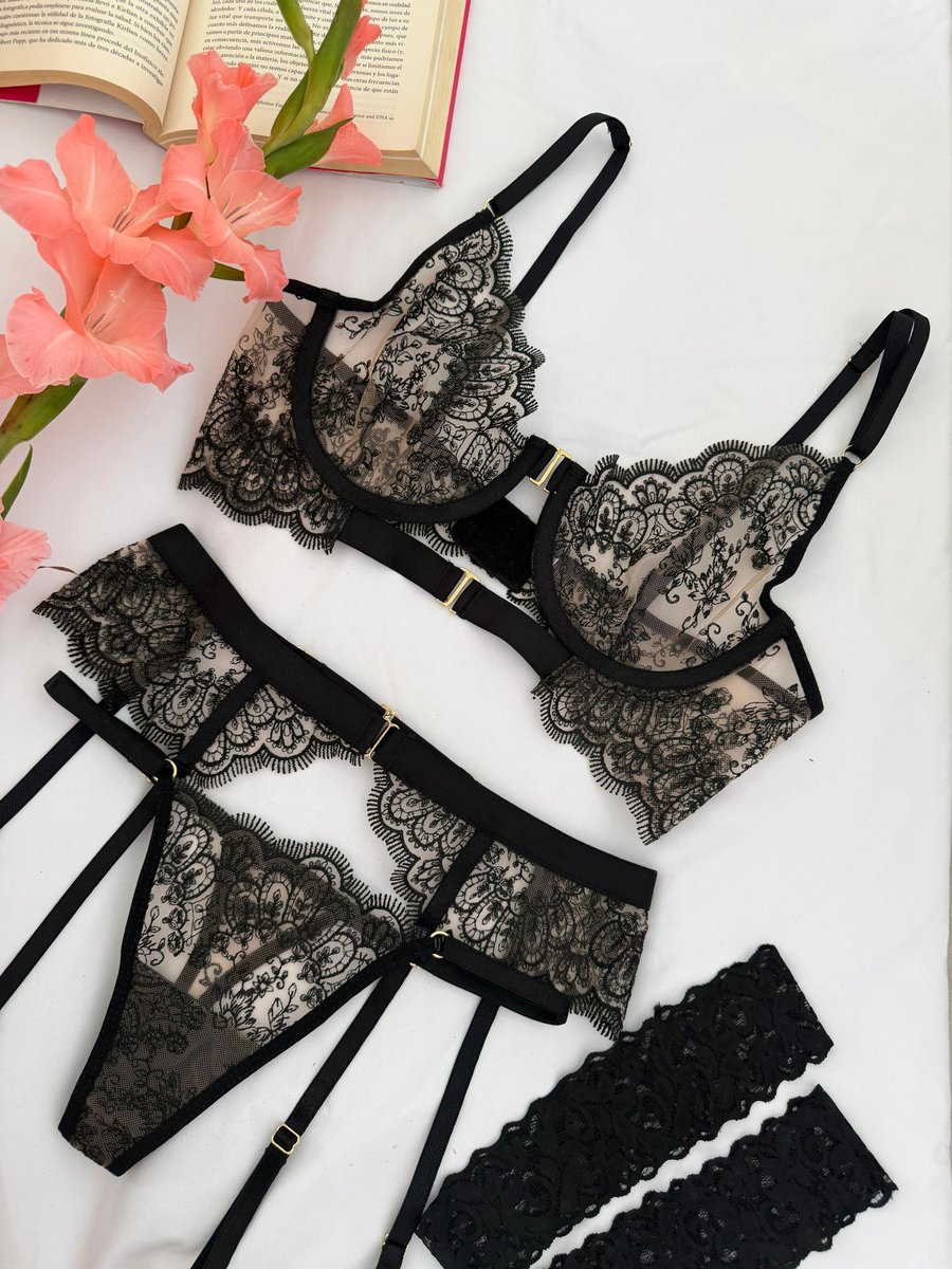 bralettelibre's tweet photo. Conjunto con liguero $120.000 Envío gratis 💜 https://t.co/N48QShE8Mu
