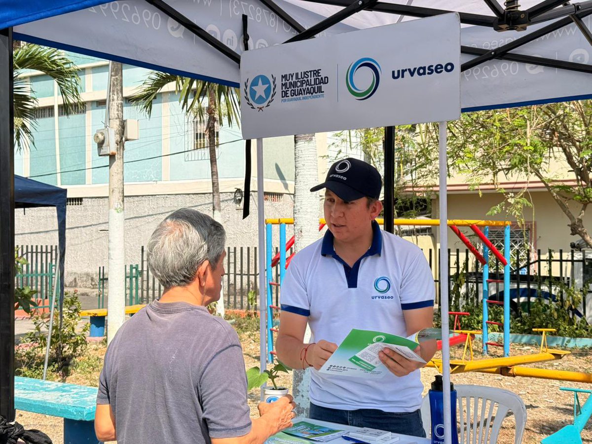 segura_ep's tweet photo. 🙌🏻Más cerca de la ciudadanía, construyendo una mejor #CiudadDeTodos

Agentes de Control Municipal de #SeguraEP participaron en la Feria “Compartir Ciudadano DASE”, junto a otras direcciones municipales de la @alcaldiagye para acercar los servicios, programas, orientación e información a la comunidad. 

Durante la jornada se socializó la importancia del respeto y cuidado del espacio público, la correcta disposición de desechos, protección de parques y áreas verdes, el manejo responsable de residuos de animales, el exceso del ruido y el uso de la Línea 181. Además, se realizaron actividades lúdicas y culturales que fortalecen la participación y fomentan una convivencia ordenada y responsable.

#AsiSeHaceGuayaquil