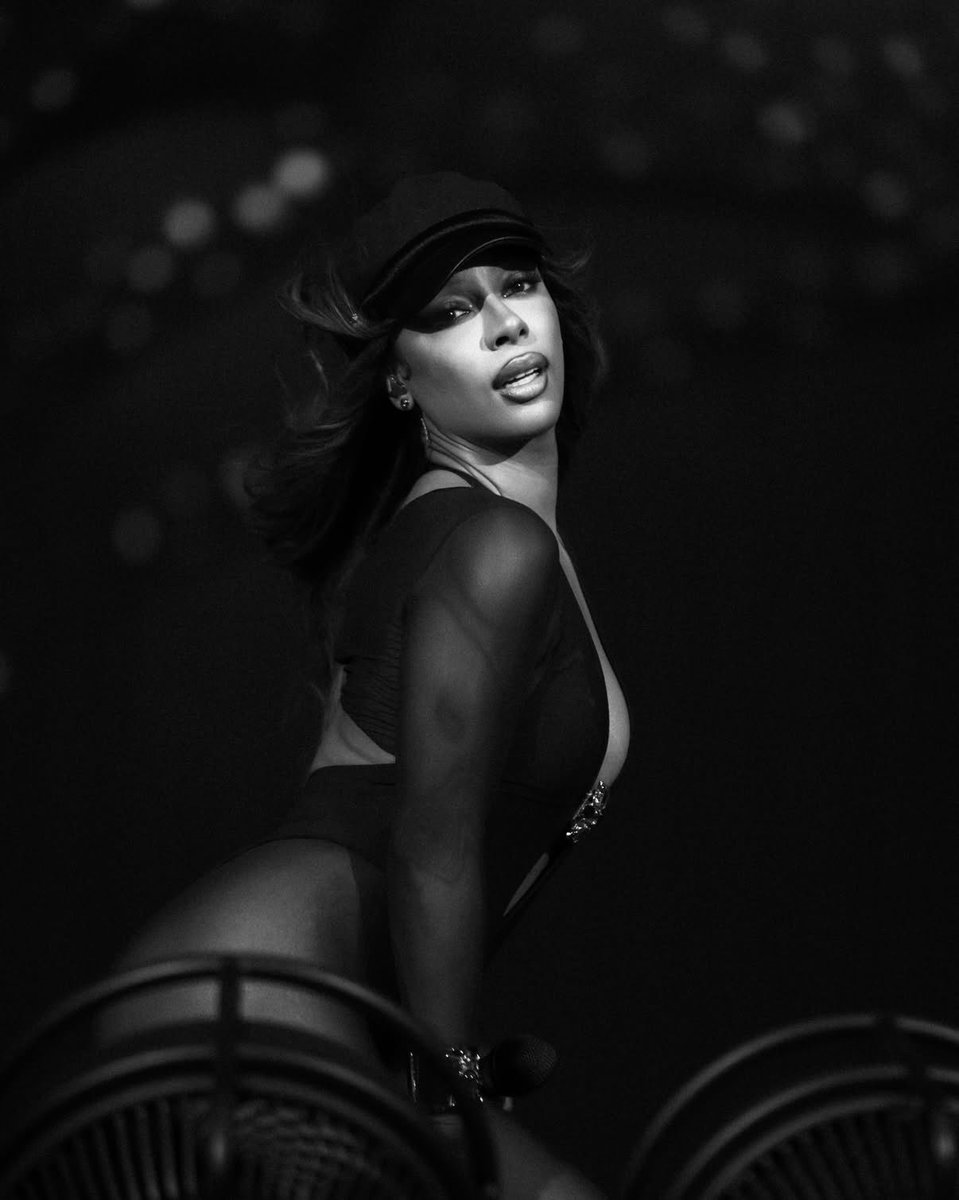 victoriantribe's tweet photo. Victoria Monét | The Romantic Tour
NIGHT FOUR 🌹🤍 Berlin (1/3) https://t.co/mezZQprieM