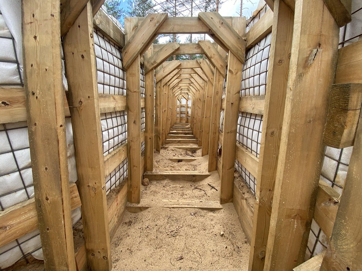 tarmoseliste's tweet photo. As part of the Baltic Defence Line, 28 bunkers have already been erected in the forests of Setomaa (Estonia), more than ten kilometers of anti-tank trenches have been dug, and over 20,000 dragon's teeth have been delivered.

 Photographer/Source: Leevi Lillemäe / ERR https://t.co/BPrn7S1hHQ