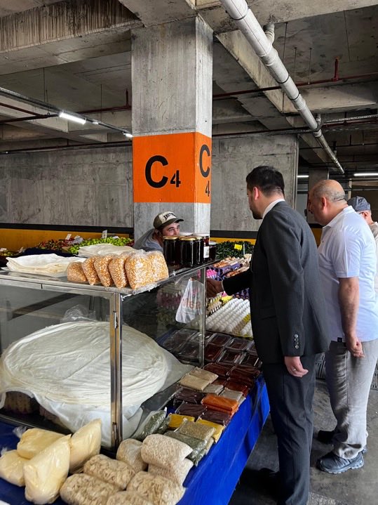 mhpuskudar34's tweet photo. İlçe Başkanımız Sayın Mustafa Gider, Belediye Meclis Üyelerimiz ve İlçe Yöneticilerimizle birlikte Kirazlıtepe Kapalı Pazar Alanı’ndaydık.

Pazar esnafımızla bir araya gelerek hayırlı ve bereketli kazançlar diledik. Esnafımızın ve hemşehrilerimizin yanında olmaya, taleplerini dinlemeye ve gönül gönüle olmaya devam edeceğiz.

@_MHPistanbul_ 
@BBvolkanyilmaz 
@MustafaaGider