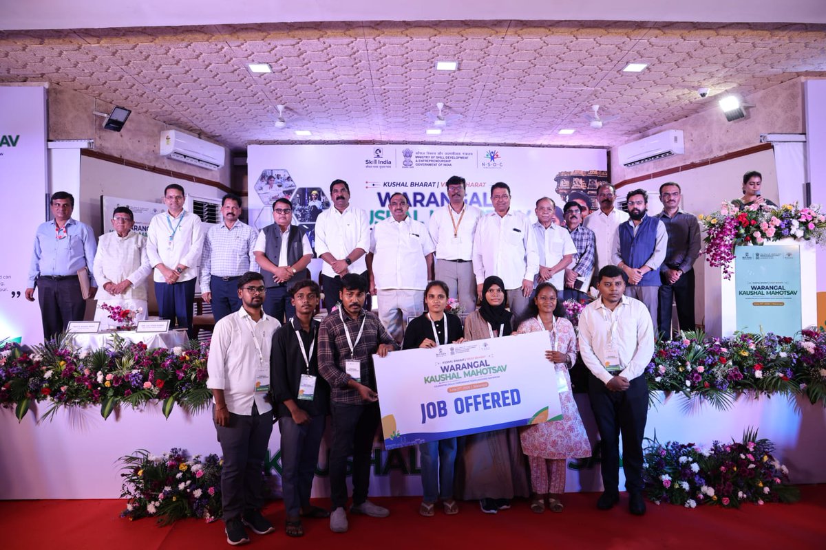 NewsStar69313's tweet photo. Over 1,000 Telangana Youth Receive Job Offers At Kaushal Mahotsav – Warangal 2026.
#Over1,000 #Telangana #Youth #Receive #Job #Offers #Kaushal #Mahotsav #Warangal2026 #NewDelhi #Delhi
https://t.co/B2spi9Gwsc https://t.co/YNk9RybyzU