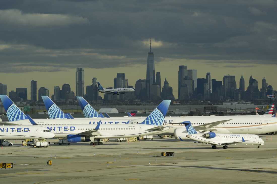 planepostcom's tweet photo. A United Airlines flight had a near-miss with an unauthorized drone near Newark. This incident highlights the growing safety threat small drones pose to commercial aircraft in busy terminal airspace. https://t.co/O1XP3l9hQP