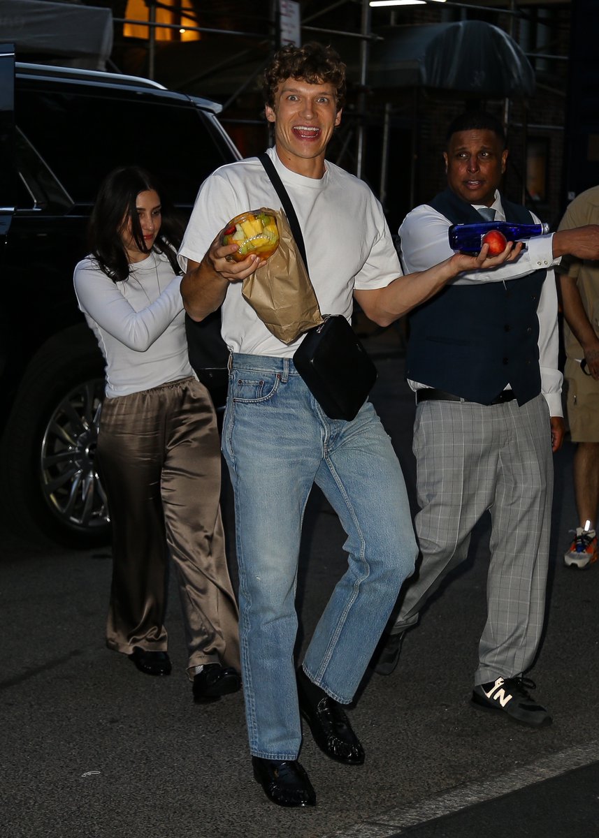 recklessslove's tweet photo. he was so happy to get some fruit https://t.co/XKe3FGEv7L