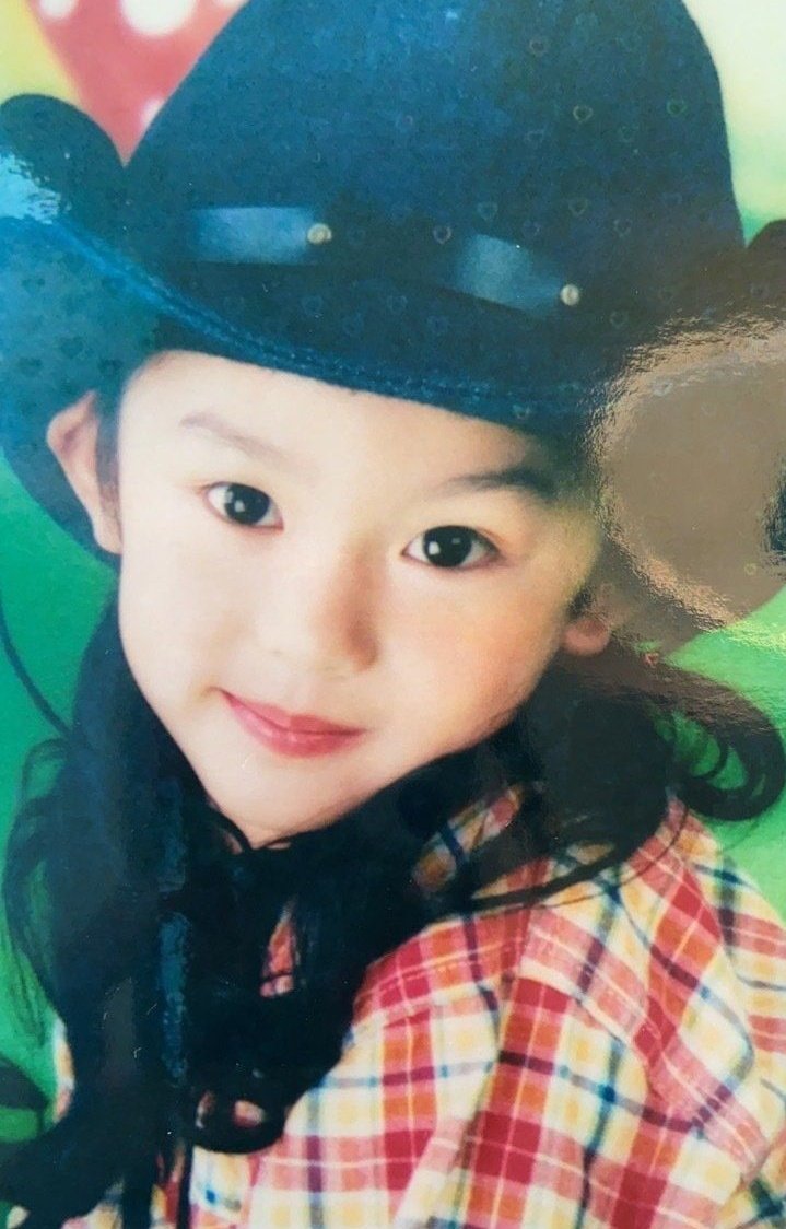halallii0m's tweet photo. We grew up, but still stuck to the same hat! 🤠 Do you think the features have changed a lot? 
#ZhouYe #周也 https://t.co/xscYwzjvOO