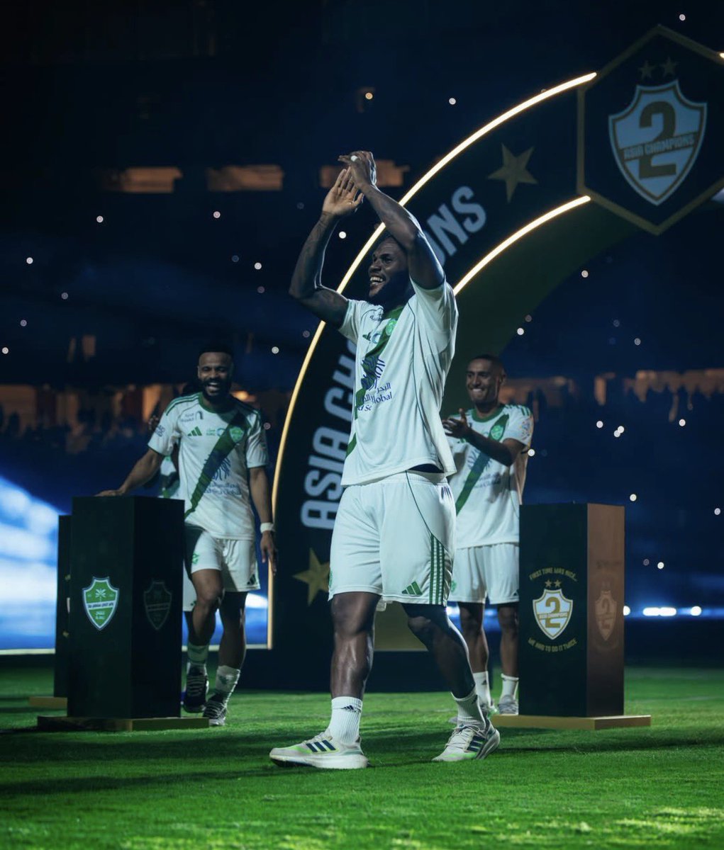 c1yf_'s tweet photo. والله مانوفيك حقك شكرا يارئيس على كل شي ايقونه بالوسط لاعب مايعرف الخذلان باليالي الكبيره لاعب حفر اسمه من ذهب بتاريخ النادي لاعب يُصنف من اهم لاعبين الوسط بالنادي تاريخياً 💚💚💚💚…
شكرا يارئيس 👑 https://t.co/dOXPJceWv0