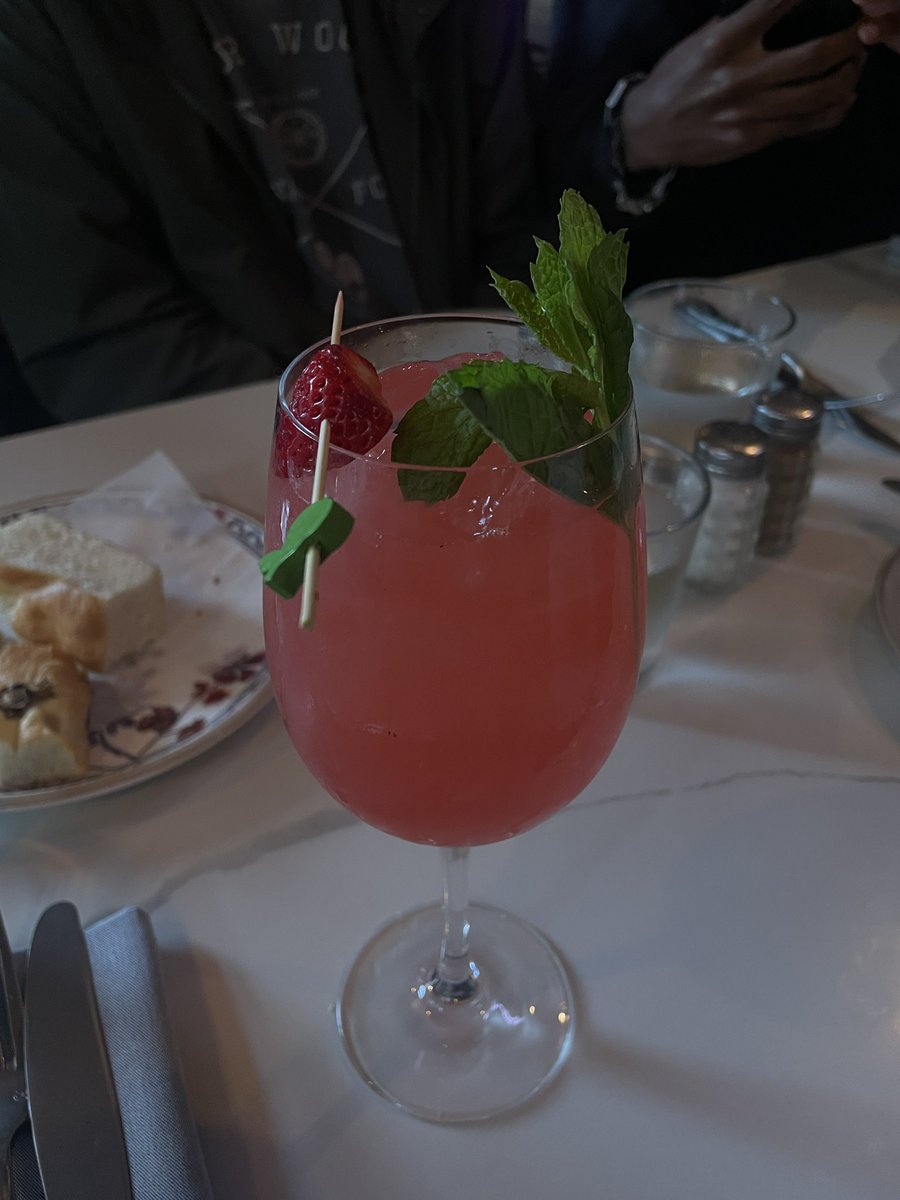 chrvstiny's tweet photo. anyways more food https://t.co/OUJZfN9sD5