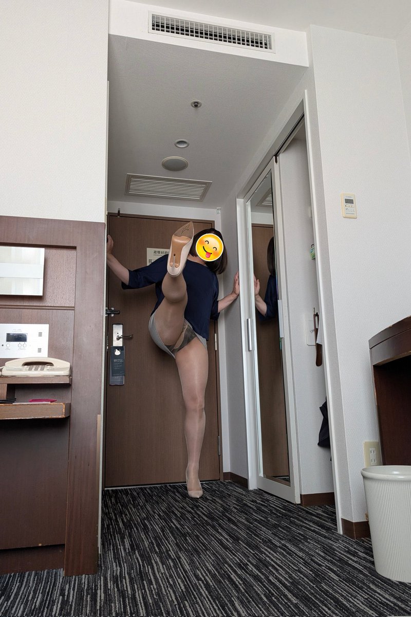 MuzipOyuncu's tweet photo. 生足よりタイツ派のひといる？ https://t.co/lz5Z8AVwBC