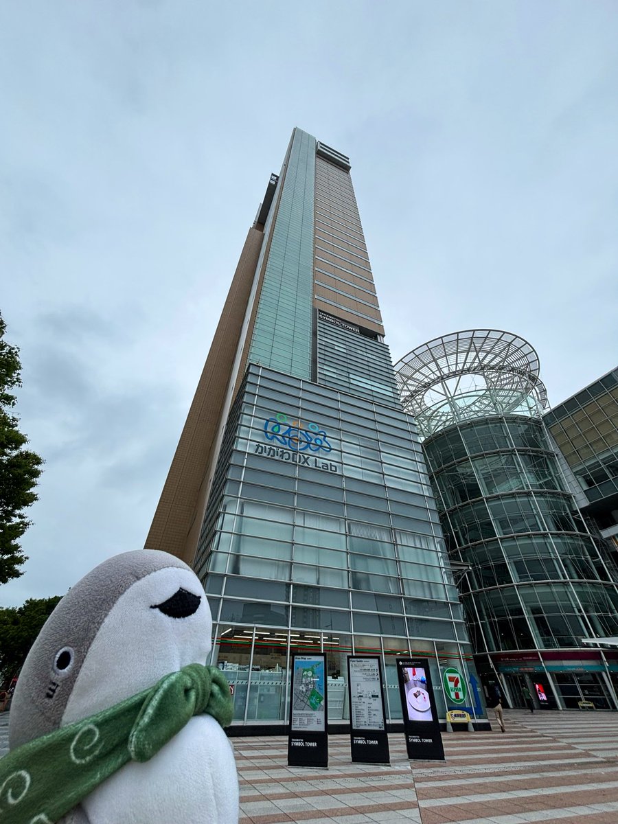 panda0226's tweet photo. 子ザメちゃんここが高松シンボルタワーだよ大きいね！
そして子ザメちゃんここが瀬戸内海だよ🌊穏やかだね！

#おでかけ子ザメ　#ぬい撮り
#子ザメとまいにち https://t.co/wRKwzY5Vd7