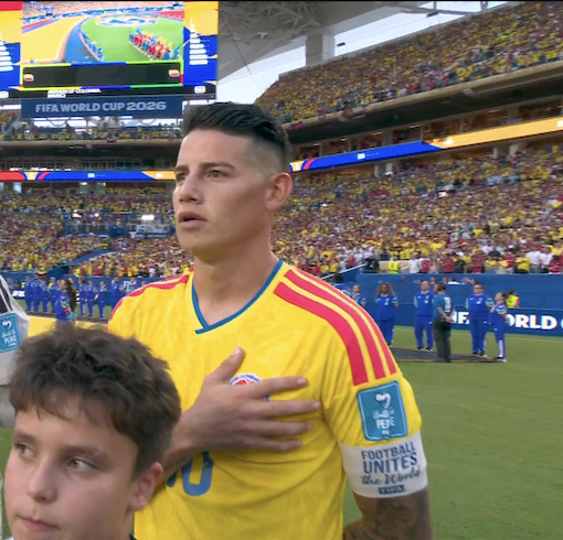 TouchlineX's tweet photo. 📸 - JAMES RODRIGUEZ DURING THE NATIONAL ANTHEM! https://t.co/3t0ozZF9PO