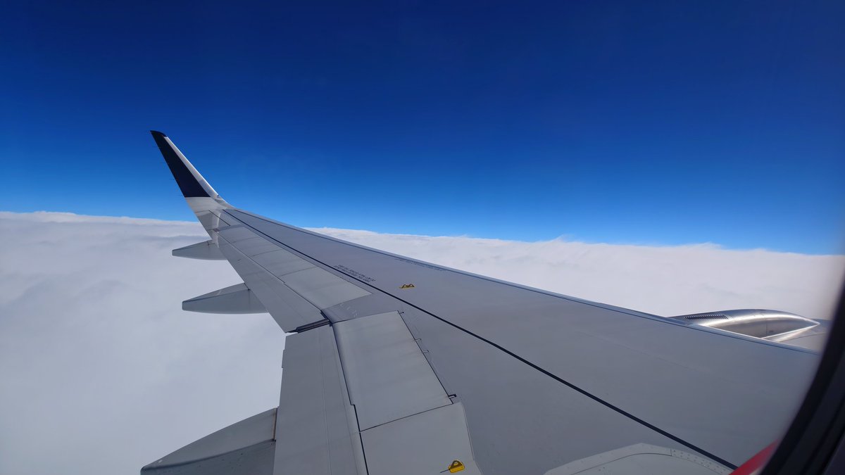 usa_sfc_train's tweet photo. 機内WiFiのご機嫌ナナメですが景色良いので許します。 https://t.co/cHcaVCdK7p