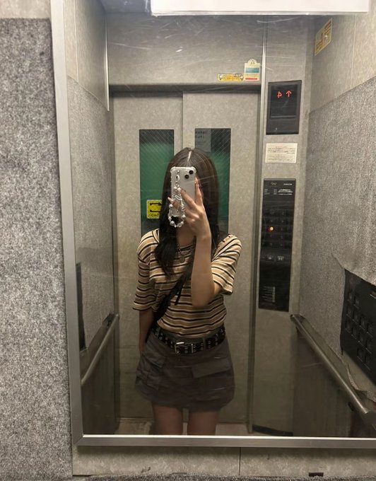 WallaceElon's tweet photo. 大学生です。名東区住みです。
19歳の子供ですが相手してくれる方いません？
急募です。 https://t.co/tkcPaZxHGp