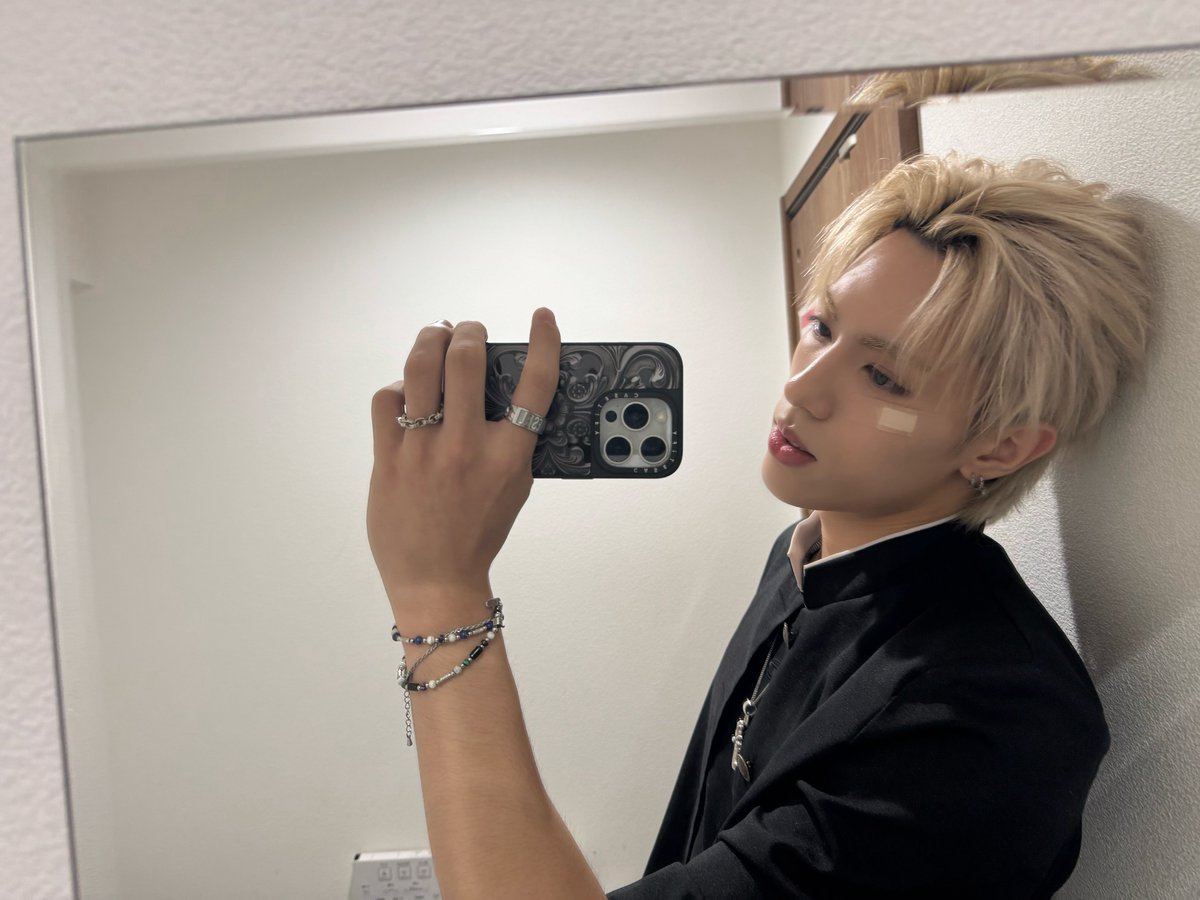 brasildxmon's tweet photo. [#ATT - WEVERSE] [#REX]  
Dói 😖

 @DXMON_HM 
#DXMON #다이몬 https://t.co/Kc6BojWzA4