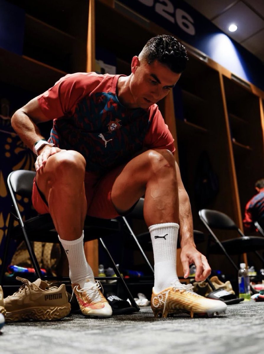 llu4oi's tweet photo. #RonaldoDay https://t.co/3FdPhxdYsE