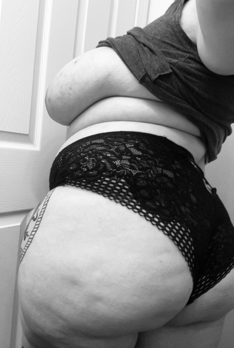 nuclearvee's tweet photo. My ass is looking incredible today so I thought I’d share 😘 https://t.co/KG9dPusDnt