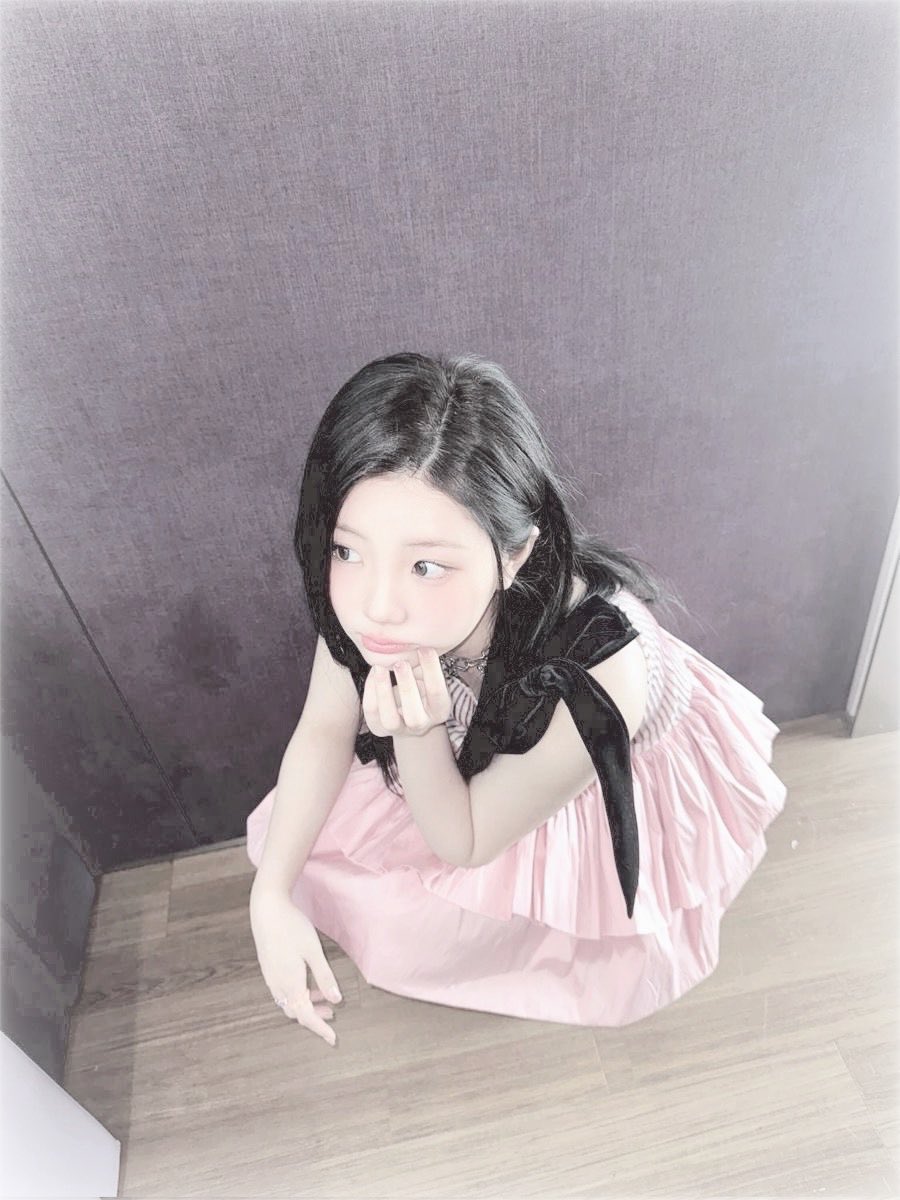 wronhee's tweet photo. me acting all tiny and calm but inside i’m literally twirling in this pink skirt… like pls why do i look like a lost little ribbon doll waiting for snacks, compliments, and tiny headpats ♡ (｡•́‿•̀｡)🎀 https://t.co/EEgnqnjFOH