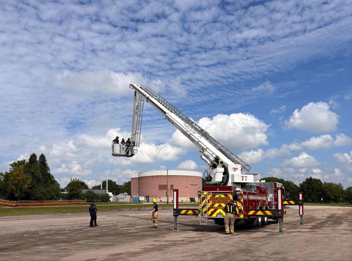 LdnOntFire's tweet photo. Busy day for B platoon crews today, but we still made time to train, connect with the community, and share important fire safety messages.
As we head into summer vacation season, we remind everyone to stay fire safe at home and on the go. ✅🔥 https://t.co/zzkNZ9qFMU