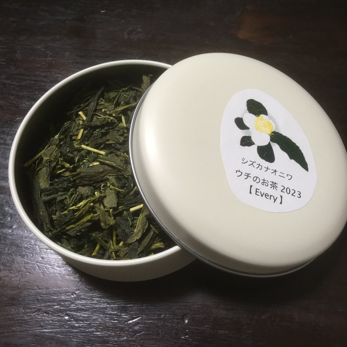 memetam's tweet photo. お茶の缶に個人的につかわせてもらってます。スクエア缶、ラウンド缶、どっちもバニラ。 https://t.co/qdwrdvt118