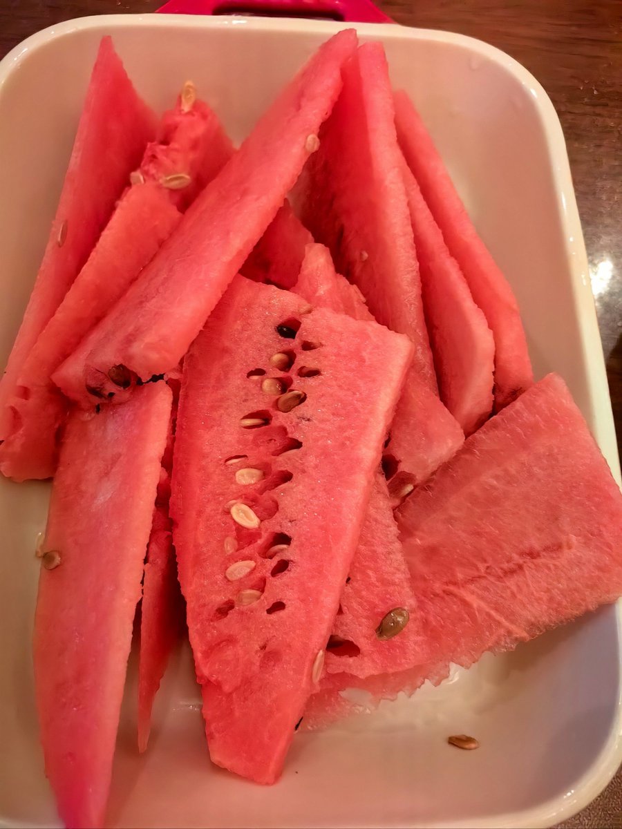 GlatzTonda35388's tweet photo. Just had the first cold watermelon of summer—juice dripped down my wrist and the sun felt right on my shoulders. Pure perfect moment. https://t.co/MXxC0aXKWU