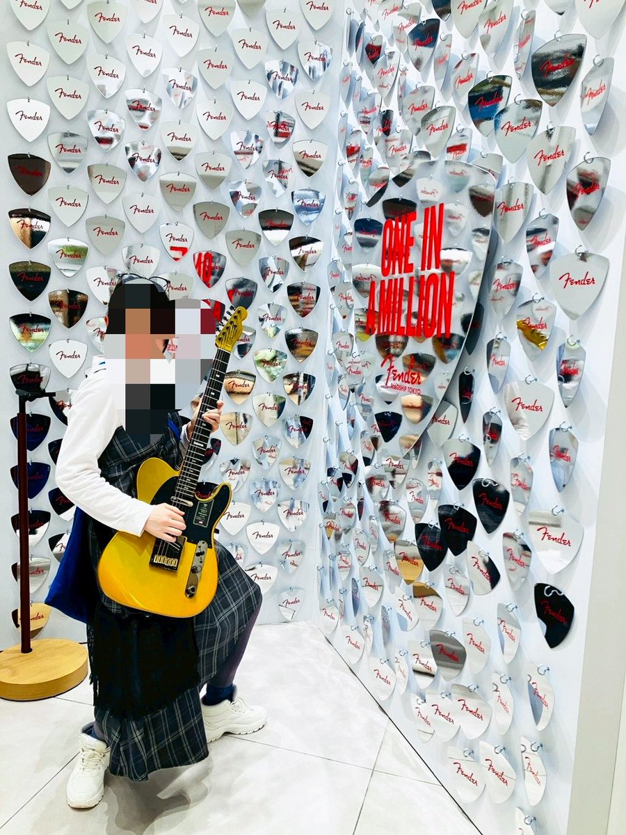 MamiChansakura's tweet photo. 初めてFenderに行ってきました！
幸せ空間でした…♡☺️🎸

#kenちゃんごっこ https://t.co/UuYZQX9qgl