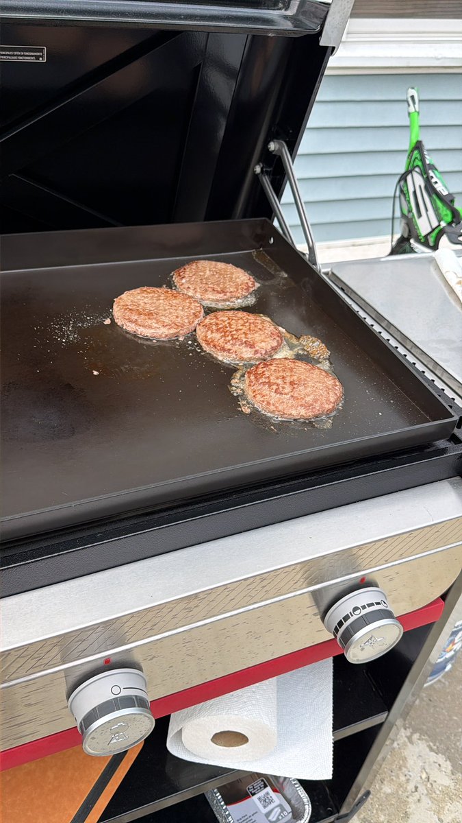 lizardking27x's tweet photo. Weber Slate is the best investment this year https://t.co/kI3kTxjmWT