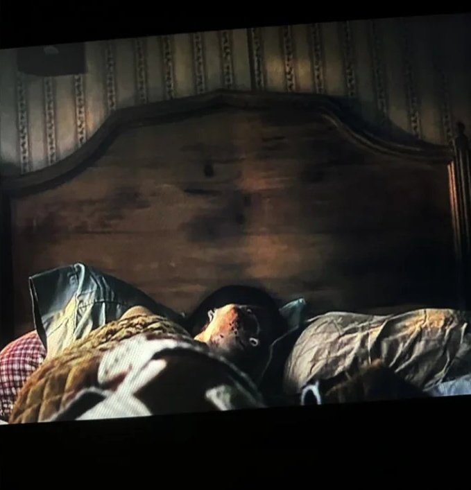 Beckytwit07's tweet photo. "Kill me please, she's sleeping"
 
Can't get over this since 😭 https://t.co/lAleWpBHy2