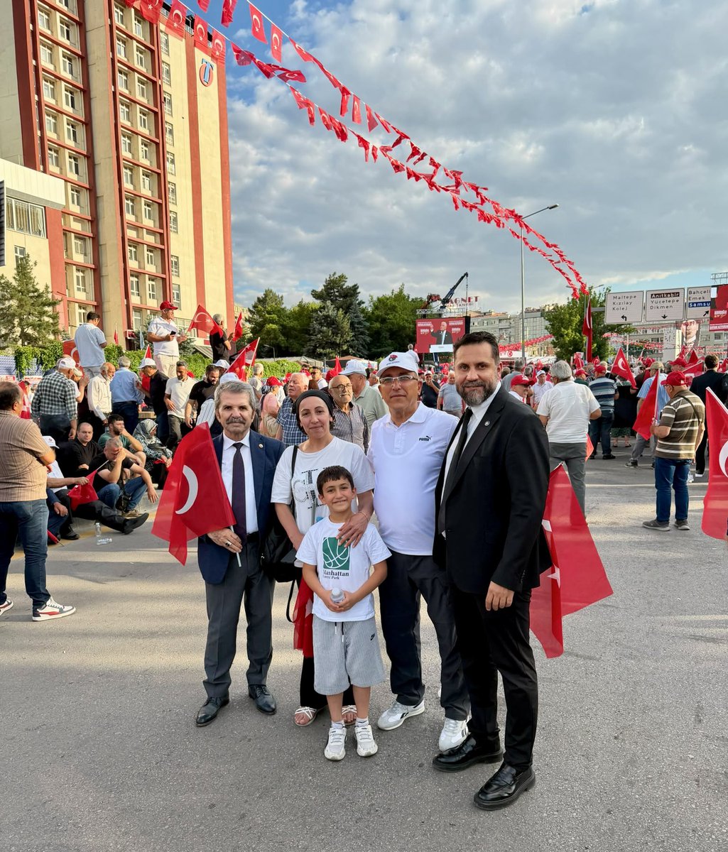 Feridun_Bahsi's tweet photo. Bugün saat 18.00’den itibaren Tandoğan’daydık…
Yüzbinlerin katıldığı #BüyükAnkaraMitingi’ni gerçekleştirdik
Adaletsizliğe, ihanete, cumhuriyet düşmanlarına, Atatürk düşmanlarına karşı toplandık…
#BayrakAçıyorum https://t.co/J8fuu9CT4M