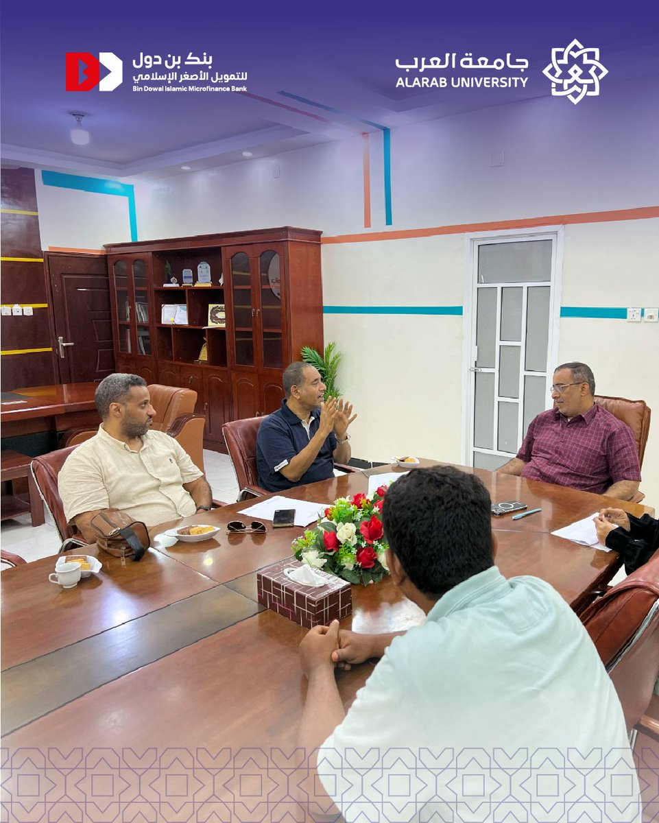 bindowalbank's tweet photo. وقع بنك بن دول اتفاقية شراكة مع جامعة العرب في إطا�� جهوده المستمرة لدعم قطاع التعليم وتوفير حلول تمويلية تسهم في تمكين الطلبة من تحقيق طموحاتهم الأكاديمية.

وبموجب هذه الاتفاقية يتيح البنك للطلبة الاستفادة من تمويل الرسوم الدراسية لجميع التخصصات التي تقدمها الجامعة مع الحصول على خصومات خاصة على قيمة المقعد الدراسي إلى جانب إمكانية السداد بأقساط ميسرة وإجراءات سهلة ومناسبة.

وتأتي هذه الشراكة انطلاقاً من إيمان بنك بن دول بأهمية الاستثمار في التعليم باعتباره ركيزة أساسية للتنمية وحرصه على تقديم حلول مالية تسهم في تخفيف الأعباء المالية عن الطلبة وأسرهم وتمكينهم من مواصلة مسيرتهم التعليمية بثقة واستقرار.