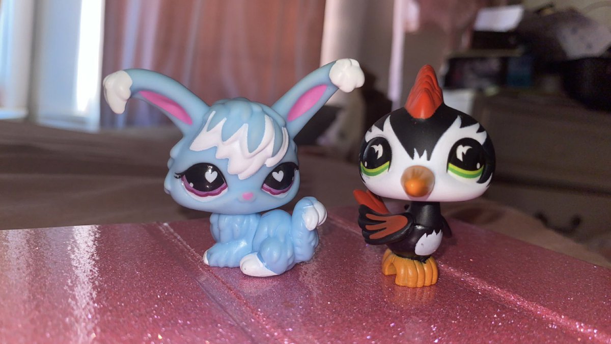 funfettiara's tweet photo. kuru &amp; jane remover irl https://t.co/TfU9psfZVo