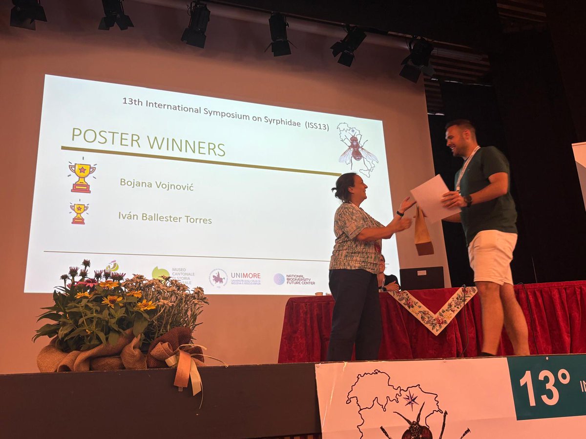 sirfidos's tweet photo. Italia ha albergado el "13th International Symposium on Syrphidae", donde hemos hablado de Eumerus africanos, taxonomía de Cheilosia y Chrysotoxum, sírfidos de #Muniellos y del proyecto @INCSTEP_EU, con nuestro doctorando @ivaneeeet96 como uno de los ganadores al mejor póster🥳🪰 https://t.co/iMrXWc4wOM