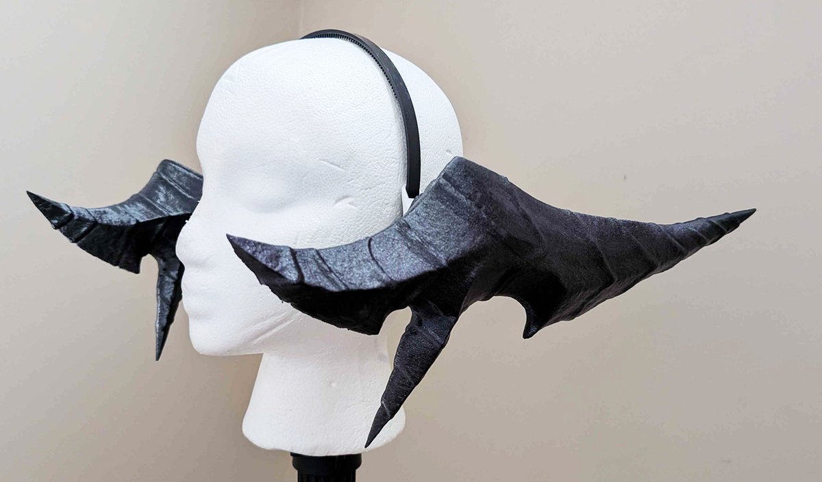 sakuranokaze's tweet photo. Male Au Ra Face 2 horn done :D also trying out a new method of attaching the horns using magnets in addition to the usual "just glue them to the headband" approach xD https://t.co/mYyRJZnnRe