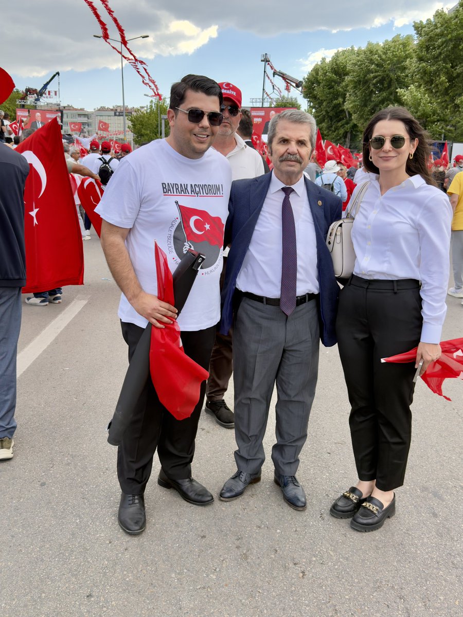 Feridun_Bahsi's tweet photo. Bugün saat 18.00’den itibaren Tandoğan’daydık…
Yüzbinlerin katıldığı #BüyükAnkaraMitingi’ni gerçekleştirdik
Adaletsizliğe, ihanete, cumhuriyet düşmanlarına, Atatürk düşmanlarına karşı toplandık…
#BayrakAçıyorum https://t.co/ZDsReYj8qg