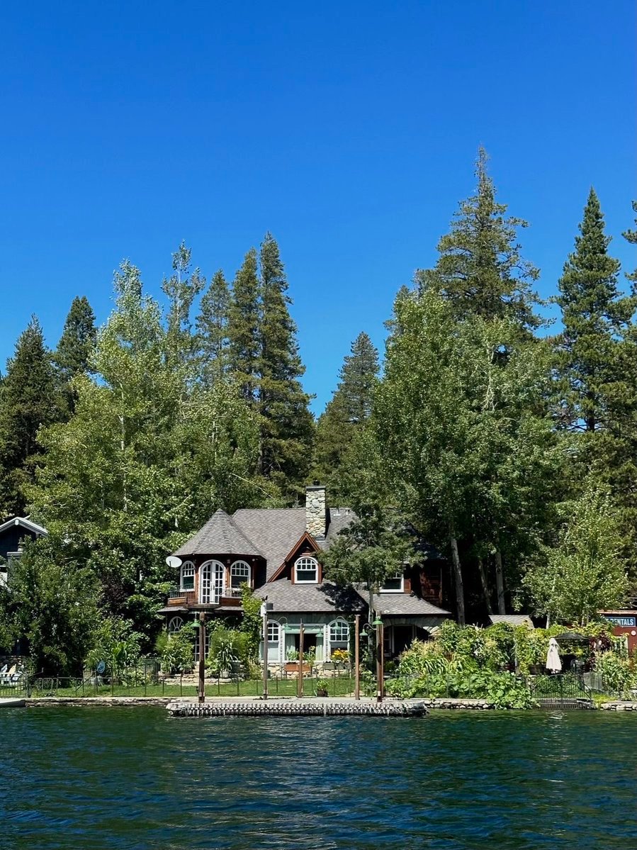 beautyexplorer0's tweet photo. Tahoe Lake, Italy https://t.co/FKZdDUfyfD
