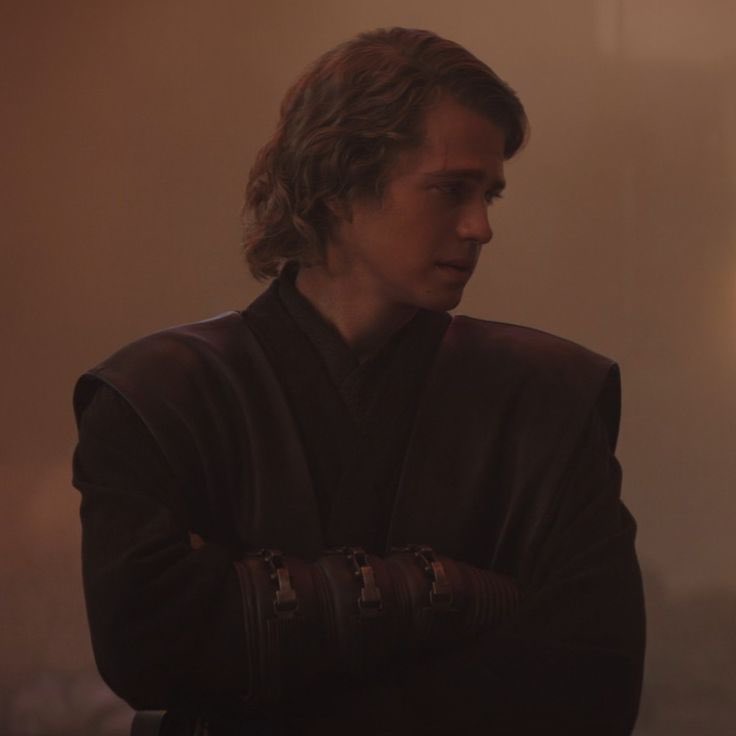 MustafarWalker's tweet photo. Anakin Skywalker.              Hayden Christensen. https://t.co/EJxe2o2Up3