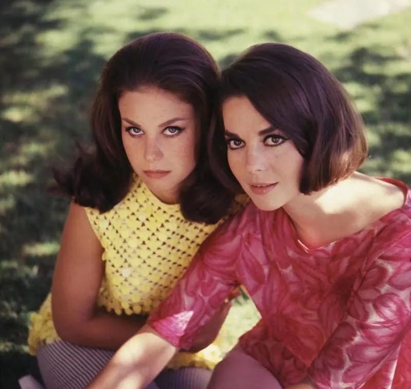 HistoryUnd's tweet photo. Lana and Natalie Wood, 1968 https://t.co/XVC5NfFbwP