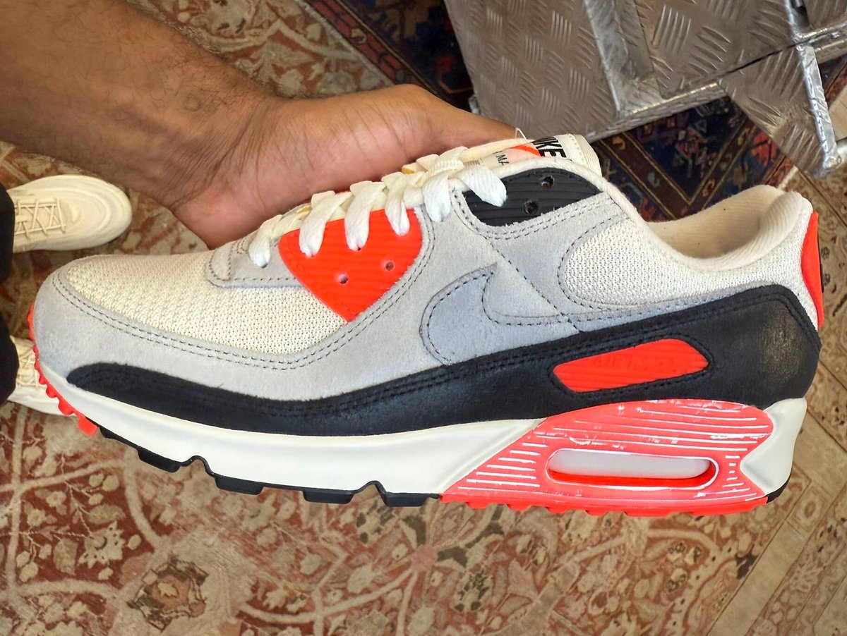 KicksFinder's tweet photo. FIRST LOOK: Nike Air Max "Lost Samples" Pack 🫧

🗓️ Spring 2027
📝 JA7122-100 (AM1); IZ1632-100 (AM90); IX5142-001 (AM95)
💰 $170; $160; $200 USD
📸 @Sneakerologue
💵COP OR 🚮DROP? https://t.co/UGze5x1jji