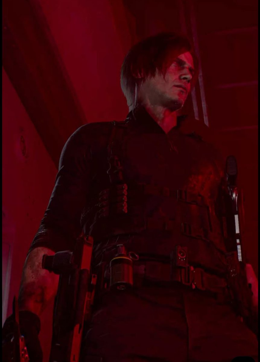 bisexualbozo's tweet photo. why does he look extra fine in red lighting https://t.co/xAbTXVaJGY