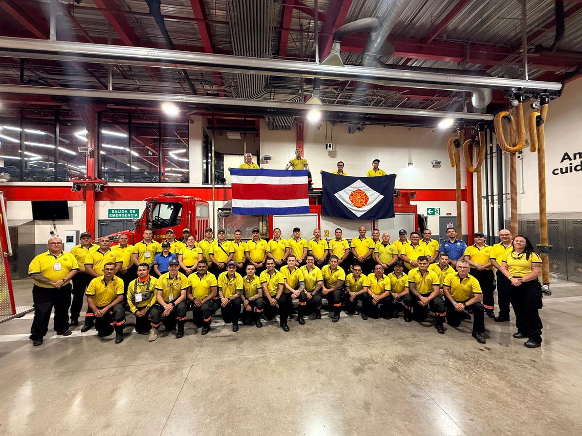 CRcancilleria's tweet photo. 🇨🇷 Costa Rica mantiene activos todos sus esfuerzos para ayudar al hermano pueblo venezolano 🇻🇪 a sobreponerse por la tragedia de los terremotos que lo afectaron en los últimos días. https://t.co/76Sf81Xde0