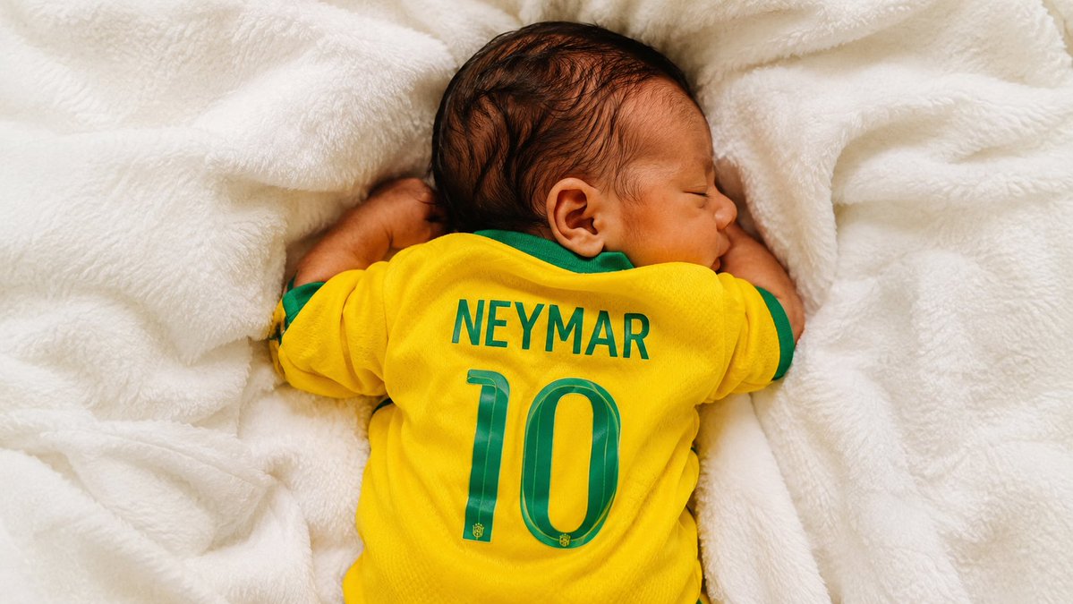 futebol_info's tweet photo. 👶🇧🇷 5 bebês foram registrados com o nome Neymar no Brasil após a convocação do jogador para a Copa do Mundo.

Antes disso, 20 crianças já haviam recebido o nome do craque em 2026, segundo dados da Associação dos Registradores de Pessoas Naturais do Estado (Arpen).

Cada um dos bebês nasceu em um estado diferente: Simonésia (MG), Curitiba (PR), Rio de Janeiro (RJ), Praia Grande (SP) e Centenário (TO).

🗞️ @ESPNBrasil 
📸 IA | Rafael Ribeiro/CBF