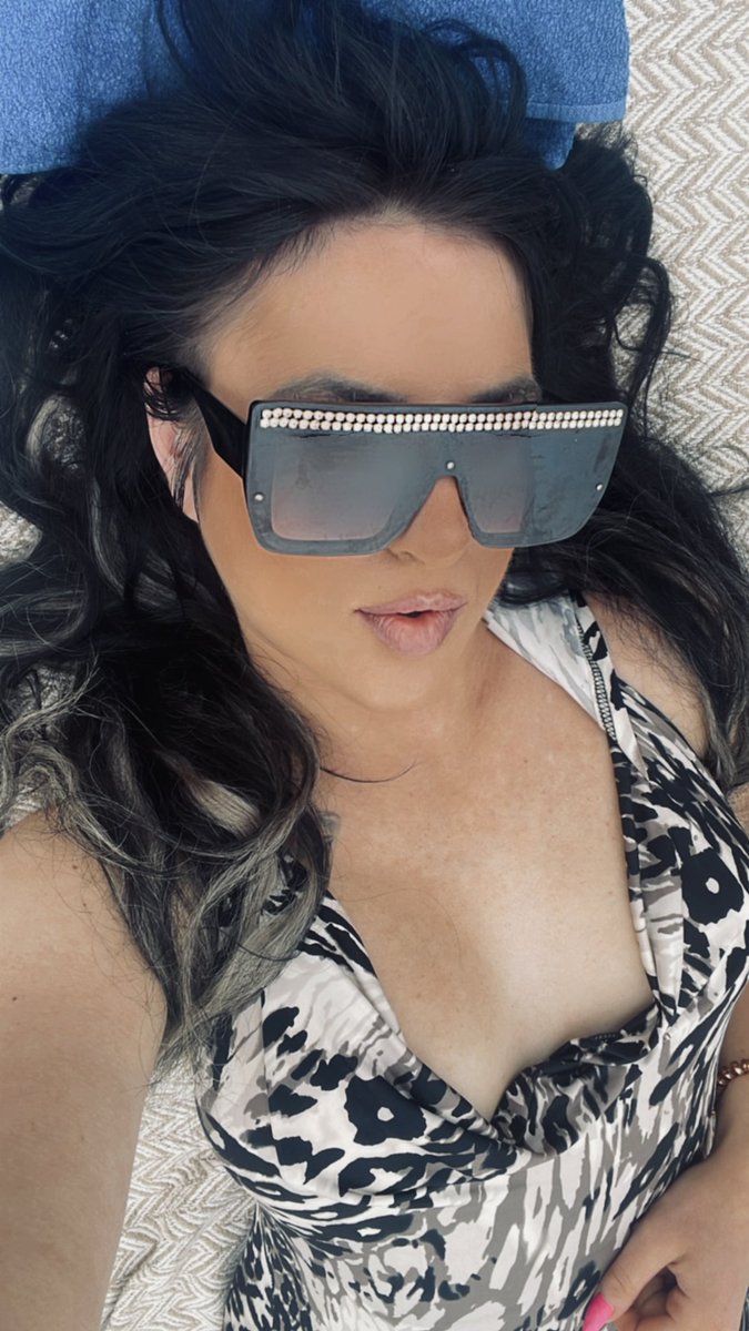 Klaudiam912's tweet photo. Who’s up to pay for goddess wishes tonight ?
Pieski, który chętny na spełnianie wymagań bogini?
#paypig #findom #dojenie #humanatm #cuchkold #bankomat #kundel #piesek https://t.co/2lkY0smFSX
