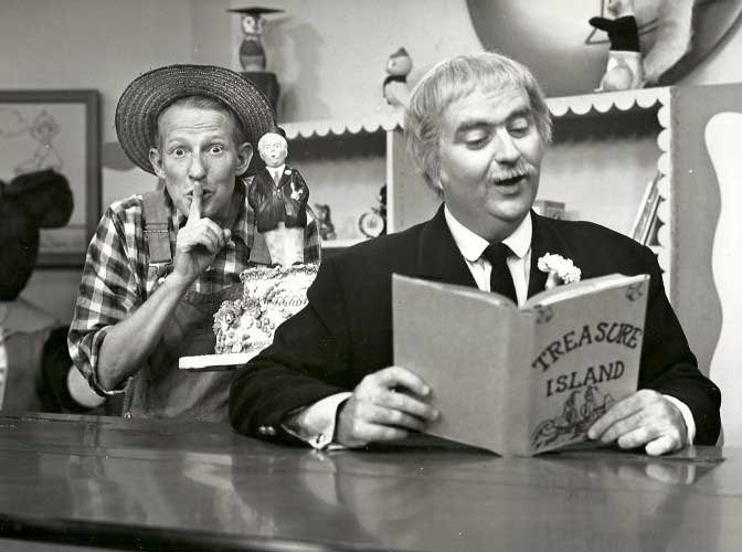 KnightspurHouse's tweet photo. #OTD 1927, Bob "Captain Kangaroo” Keeshan was born.
If he wasn’t a part of your childhood,you missed out. https://t.co/3TNmXCyFl9