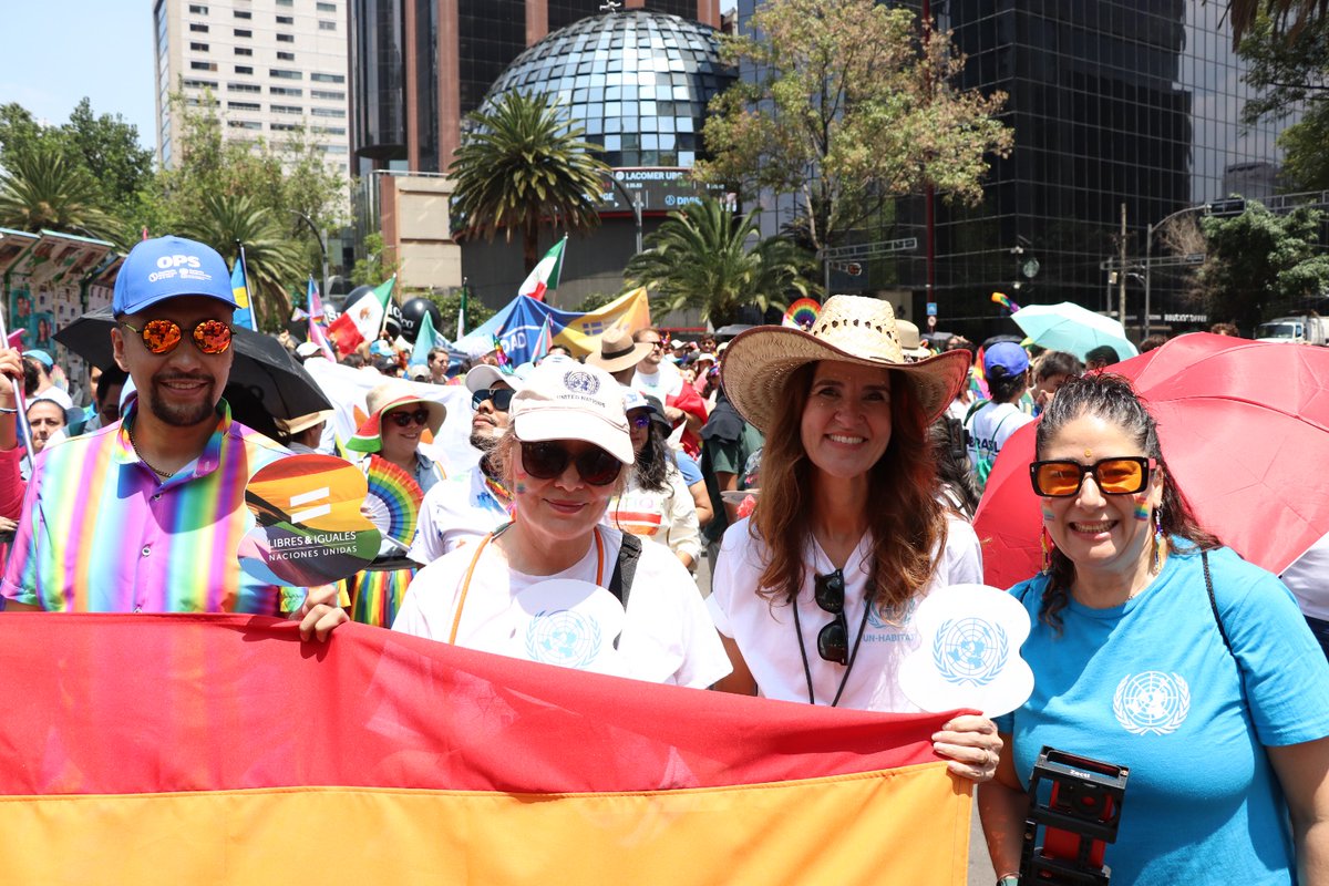 ONUMX's tweet photo. Celebramos la diversidad que nos une y defendemos el derecho a vivir con dignidad, sin violencia ni discriminación. 🌈 El #Orgullo es memoria, reconocimiento y compromiso por un futuro donde nadie oculte quién es.
#AmaconOrgullo #ViveconOrgullo

📸 + fotos https://t.co/nAiA2PJOH9 https://t.co/s6Zt7qVKx0