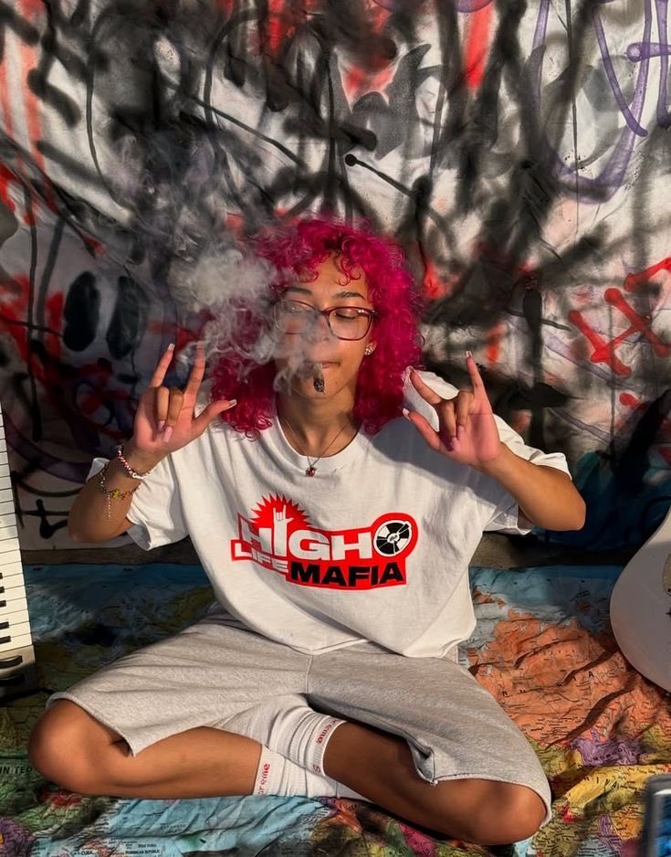 ayans_abraham's tweet photo. Unpopular opinion: girls who smoke have one of the most recognizable aesthetics online. 👀 https://t.co/7oMcZTmo0N