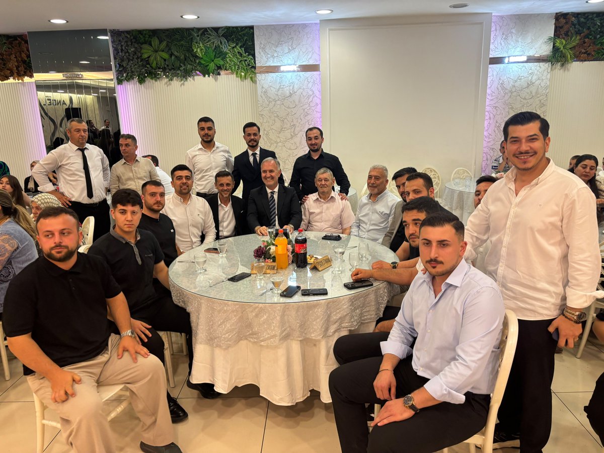inegolakgenc's tweet photo. Gençlik Kolları Yönetim Kurulu Üyemiz Sn. Muhammet Taha Yılmaz’ın abisi Furkan Yılmaz ile Sena Akay hanımefendinin düğün cemiyetine, Belediye Başkanımız Sn. Alper Taban, Gençlik Kolları Başkanımız Sn. Sadık Ünalan ve teşkilat mensuplarımız ile birlikte katılım sağladık. https://t.co/jeTmAdlyFx